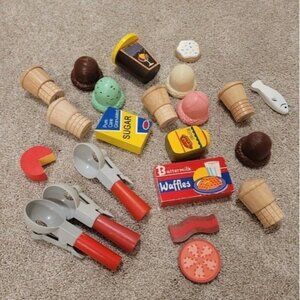 Melissa & Doug Wood Play Food 22 Peices